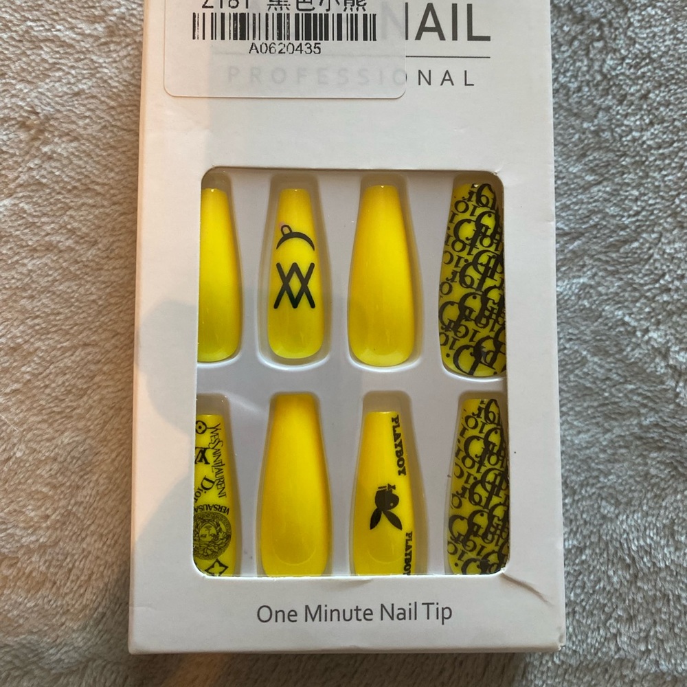 Press on nails